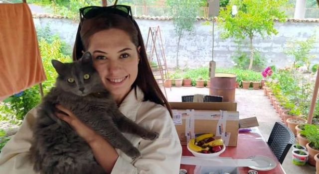 Kaçan Kedisini Almak İsterken 5'inci Kat Balkonundan Düşen Genç Doktor Hayatını Kaybetti