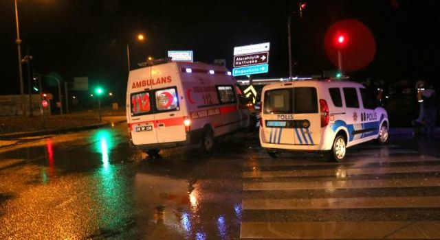 Yozgat'ta Hasta Taşıyan Ambulans İki Otomobille Çarpıştı