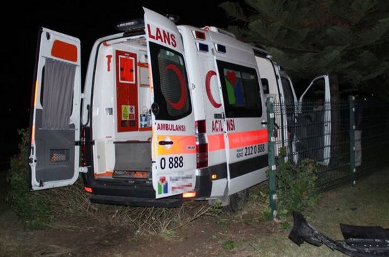 Antalya'da hasta taşıyan ambulans kaza yaptı: 7 yaralı
