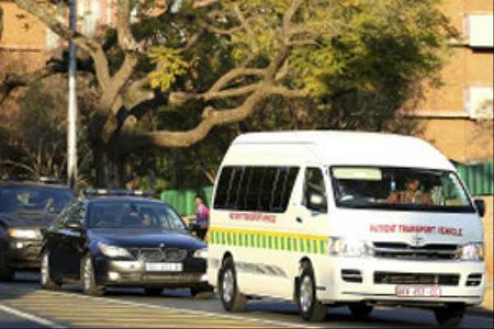 Mandela'yı taşıyan ambulans yolda kaldı