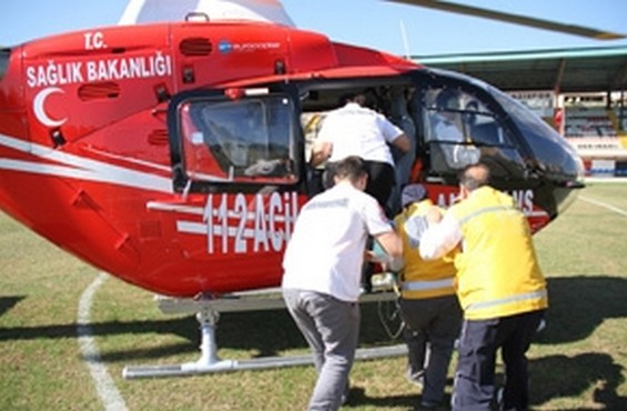 Minik Melike’yi hastaneye ambulans helikopter yetiştirdi