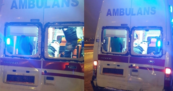 Yolcu Otobüsü Ambulans'a Çarptı