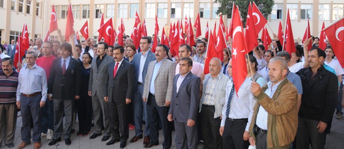 Türk Sağlık-Sen üyeleri Türkiye genelinde hastanelerde şehitleri andı