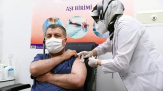 İlk Koronavirüs Aşısı Sağlık Bakanı Fahrettin Koca’ya Yapıldı