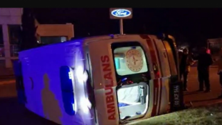 Tokat'ta Ambulansla Otomobil Çarpıştı: 3 Sağlıkçı Yaralandı