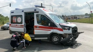 Tekirdağ'da Ambulansla Otomobil Çarpıştı: 2 Sağlık Personeli Yaralı