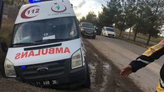 Diyarbakır'da Ambulans Kaza Yaptı: Bir Sağlık Personeli Yaralandı