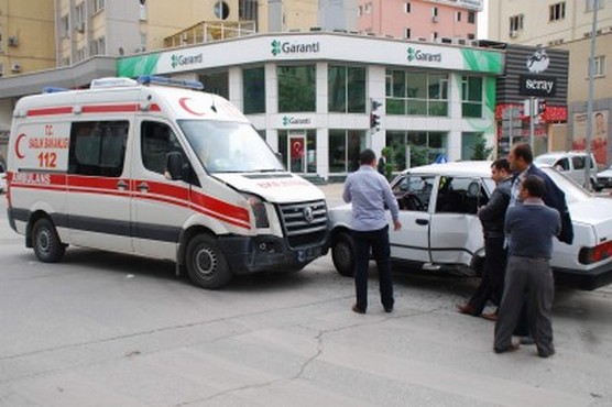 Hasta Taşıyan Ambulans Kaza yaptı