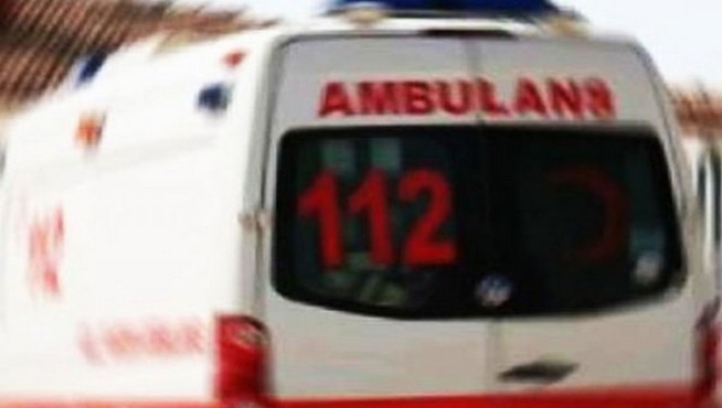 Hasta Yakını Doktora Saldırdı,Ambulansın Camını Kırdı