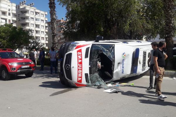 Ambulansla otomobil çarpıştı: 1 yaralı