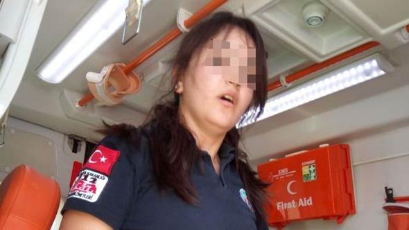 Ambulansta dehşet anları... Ağır yaralanan adam 112 ekibini boğmaya çalıştı!