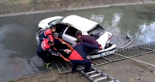 Hastaneye Giden Hemşire Kontrolden Çıkan Otomobiliyle Sulama Kanalına Düştü