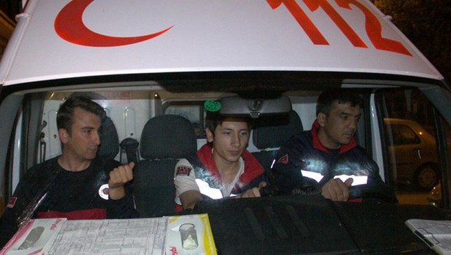 Acil serviste ambulans ekibiyle doktor kavgası