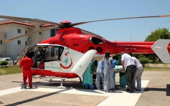 Hastane çalışanı, ambulans helikopterde hayatını kaybetti