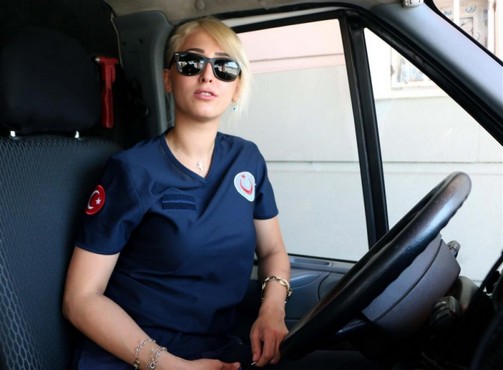 Kahramanmaraş'ta Bayan Ambulans Sürücüsü Hayalindeki İşi Yapıyor 
