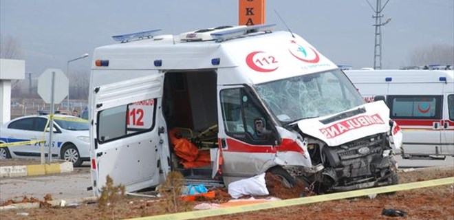 Tokat'ta ambulans kaza yaptı, 2 ölü 4 de yaralı var