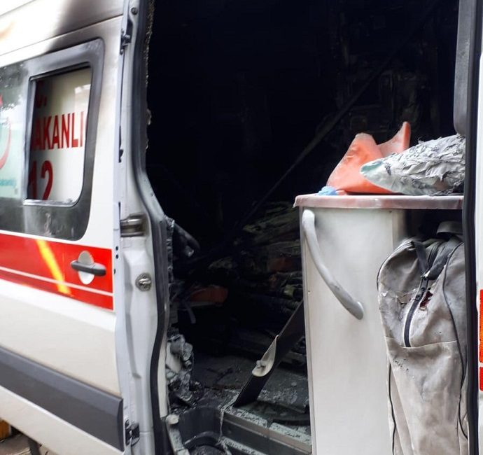 112 Ambulansı Yandı Ankara İl Ambulans Servisine ait 6835-Turkuaz Acil Sağlık Hizmetleri İstasyonunda,Ambulans denetimi