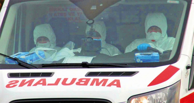 Buna göre artık ambulanslarda kişisel koruyucu ekipman hazır olarak bulundurulacak.