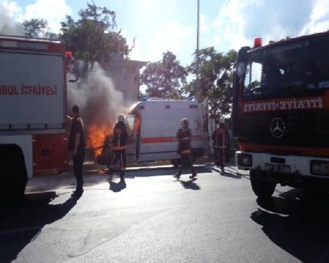 Askeri ambulans alev alev yandı 0