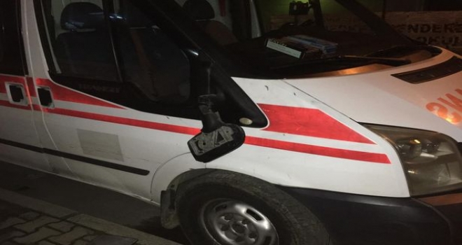 Ambulansın Aynalarını Kırdılar Olay, İzmir’in Tire ilçesinde meydana geldi. Edinilen bilgilere göre istasyonunda