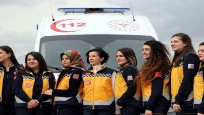 Kayseri 112 İl Ambulans Servisi Başhekimliğinde görevli kadın personeller, ambulans