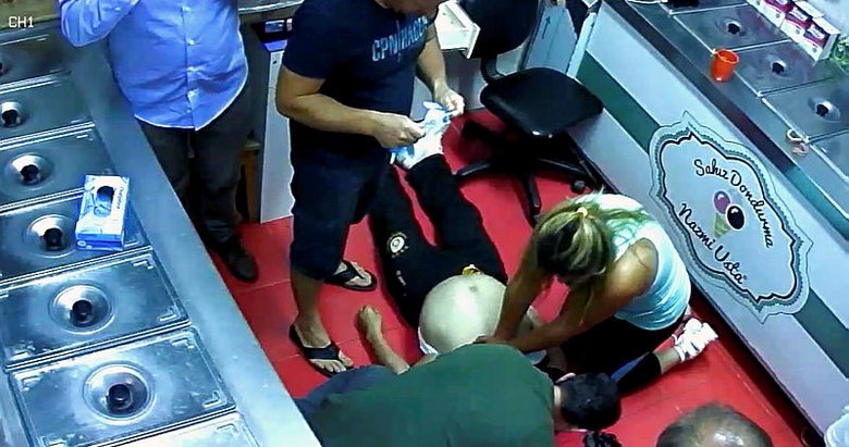 İzmir’de dondurma satışı yaparken ani solunum durmasından (arrest) dolayı kriz