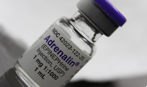  TANIM    Adrenal medulladan salınan sempatomimetik bir hormondur. [1]  Etkileri: Alfa ve