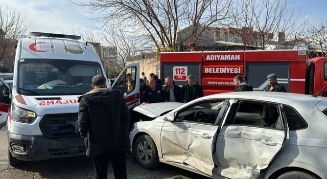 Adıyaman’da ambulans ile otomobilin çarpışması sonucu 1’i sağlık görevlisi 2