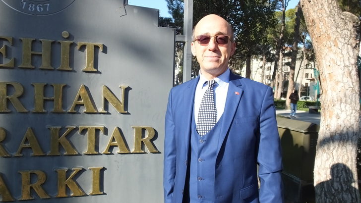 Ambulans Şoförü Belediye Başkanı Adayı Oldu BALIKESİR’in Burhaniye ilçesinde ambulans şoförlüğü görevinden istifa eden Nuri Bayraktar
