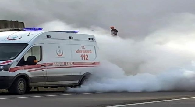 Bartın’ın Ulus ilçesine hasta nakli gerçekleştiren 112 ambulansı dönüşte arıza