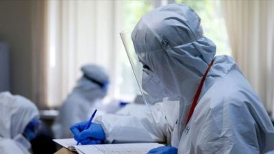 Yunanistan’da korona virüs salgını ile mücadele kapsamında sağlık çalışanlarına aşı