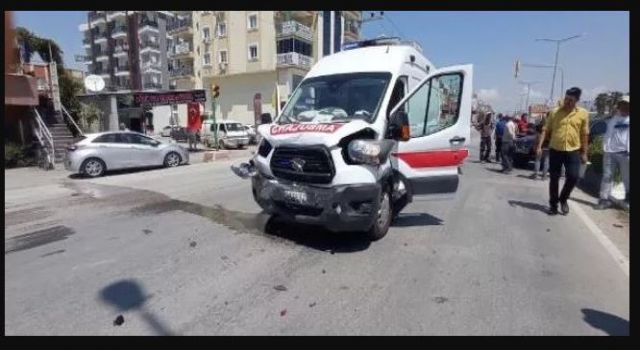 OSMANİYE’de, hasta taşıyan askeri ambulans ile otomobilin çarpışması sonucu meydana