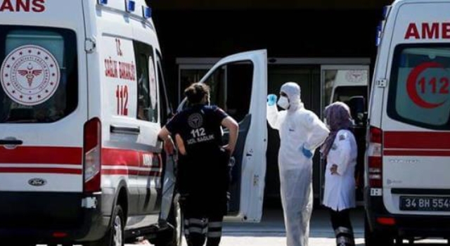 Atanamayan binlerce paramedik genç, yaklaşık 80 bin mezunun bulunduğunu söyleyip