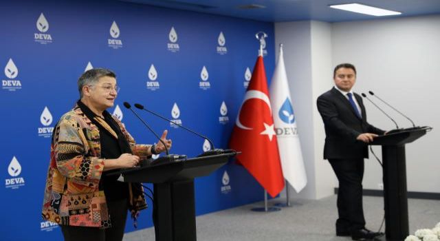 DEVA Partisi Genel Başkanı Ali Babacan, “Sağlık çalışanları, salgında fedakarlık