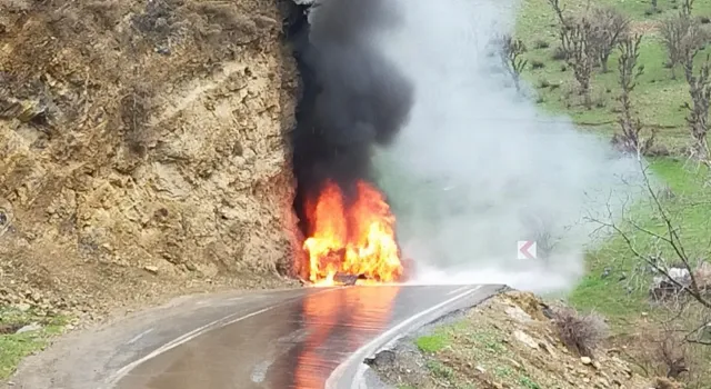 ŞIRNAK – Şırnak’ın Beytüşşebap ilçesinde beton mikseri ile çarpışan ambulans