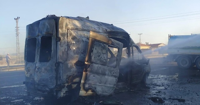 Niğde’de fenalaşan bir hastaya müdahale eden sağlık personellerinin bulunduğu ambulansta