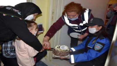 İSTANBUL’da hemşire olan Ayşe Çelik (29), ailesinin yanında olan kızı