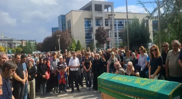 İnegöl Devlet Hastanesi’nde akciğer kanseri tedavisi gören Doktor İnci Güçtürk,