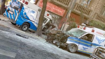 Meksika’nın başkenti Mexico City’de biri hastaya diğeri ise hastaneye yetişmek