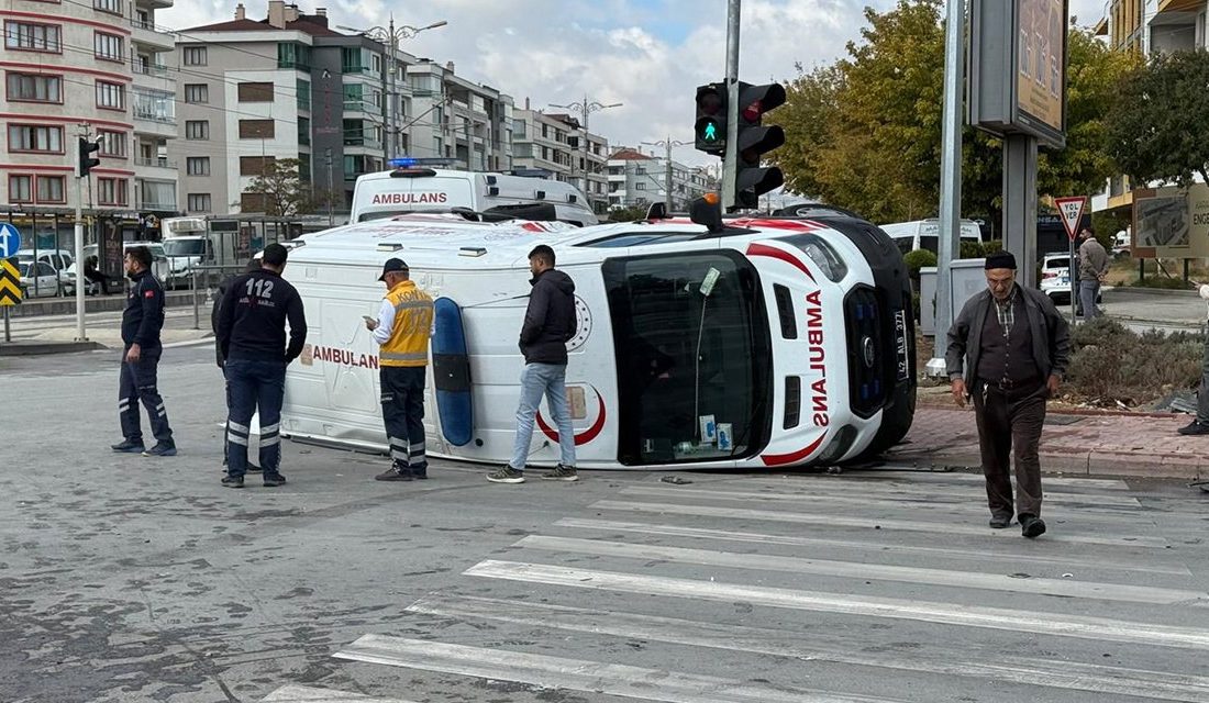 Konya’da Hasta Taşıyan Ambulans Devrildi!
Konya’nın Karatay ilçesinde hasta taşıyan ambulans,