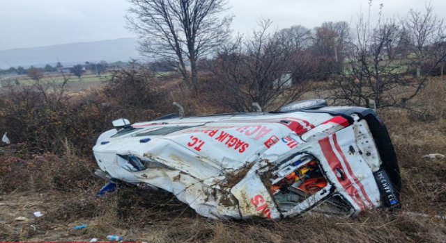 Geçmiş Olsun #Bitlis112 Konya’nın Beyşehir ilçesinde kazaya karışan ambulansı gören