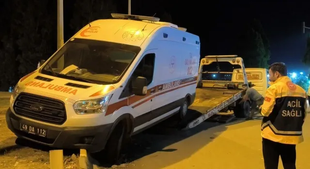 Muş’ta hasta almaya giden ambulansın karıştığı trafik kazasında 2 kişi