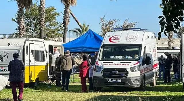 Adana’da bir sağlık çalışanı galeri arkasında kaldığı karavanda vücudunun bilinmeyen