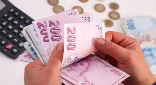 “Artık aylık enflasyonun çift haneli rakamlara ulaştığı bu dönemde memurlara