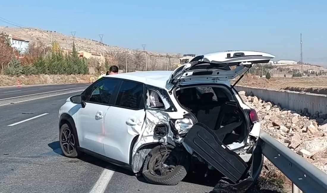 Çankırı’da Ambulans ile Otomobil Çarpıştı: 1 Yaralı Çankırı’da yeni doğan bebek sevki yapan ambulans ile otomobilin çarpışması