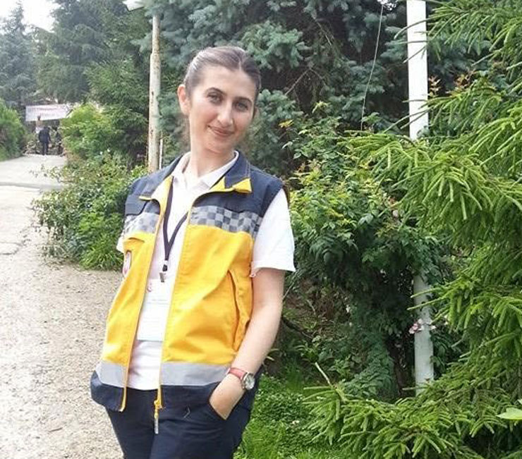 Rize’de yolun karşısına geçerken kamyonetin çarptığı 37 yaşındaki sağlık personeli