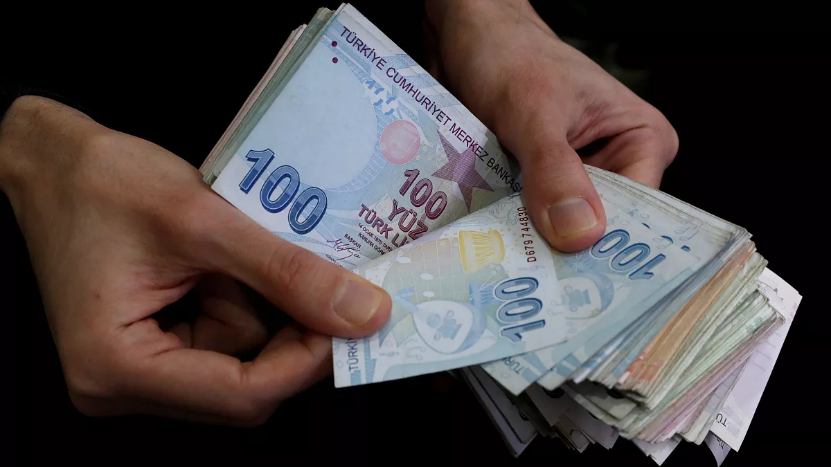 Sağlık çalışanlarına yönelik maaş promosyonu kapsamında 90 bin lira nakit
