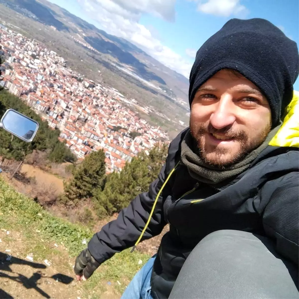 Simav–Gediz karayolunda geçirdiği trafik kazası sonrası yoğun bakımda tedavi altına