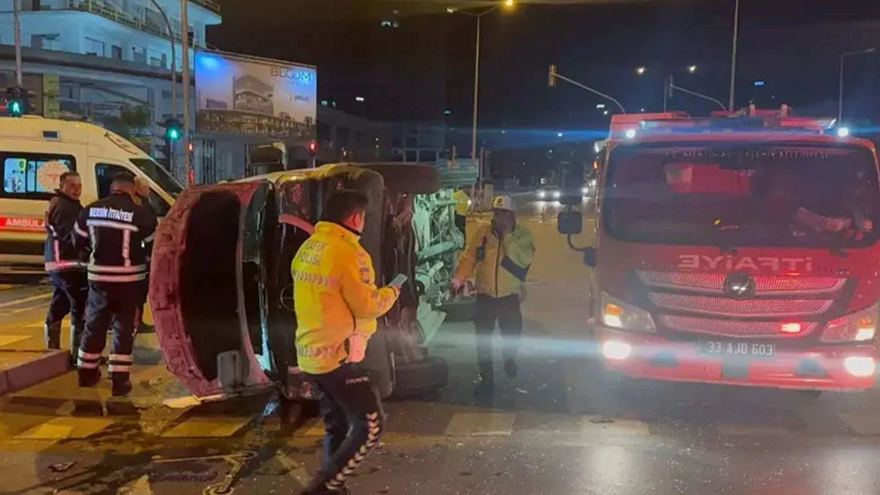 Mersin’in Yenişehir ilçesinde hasta taşıyan bir ambulansın cip ile çarpışarak