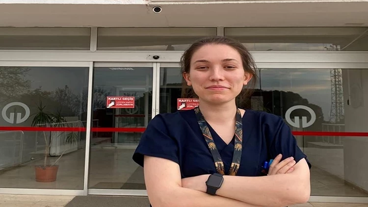 Karadeniz Teknik Üniversitesi Tıp Fakültesi’nde görev yapan Asistan Doktor Özlem